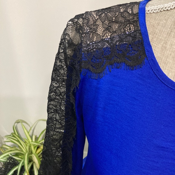 BCBG l Blue Black Blouse l Size 4 - Picture 3 of 7